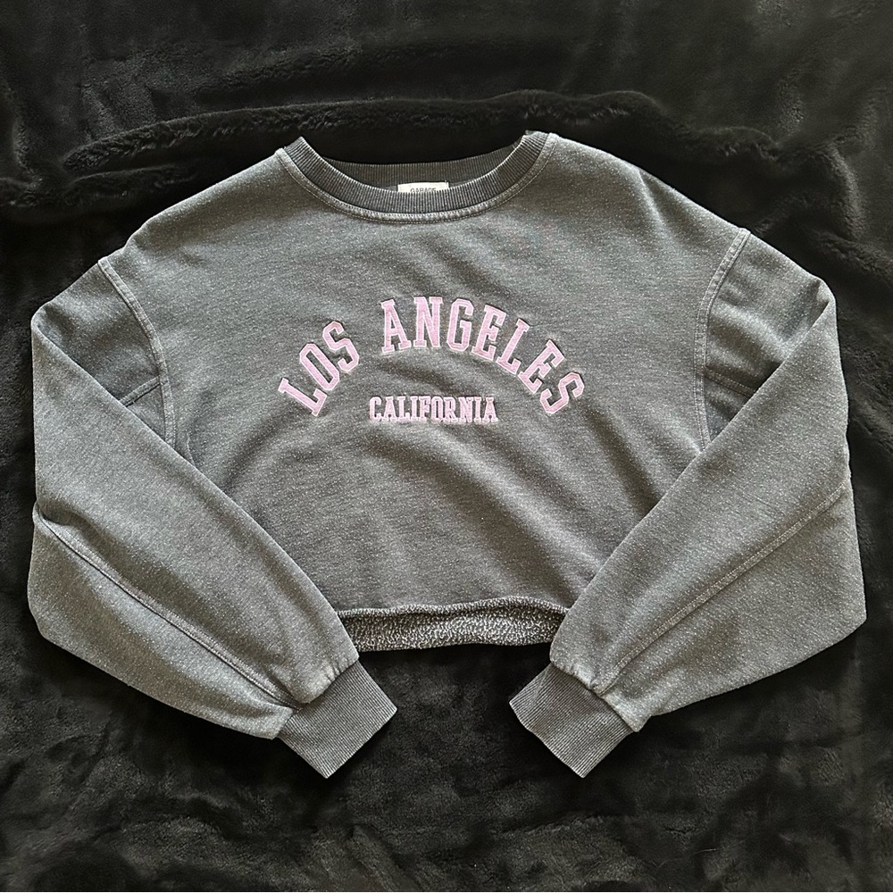 Women’s Garage cropped gray cropped sweatshirt w purple lettering sz medium - Picture 5 of 9